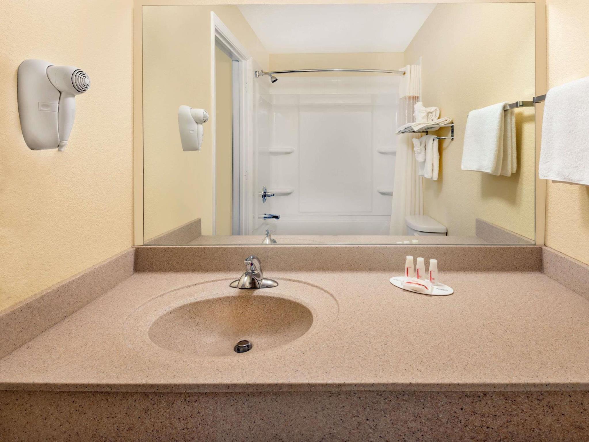 Super 8 By Wyndham Des Moines Hotel Luaran gambar