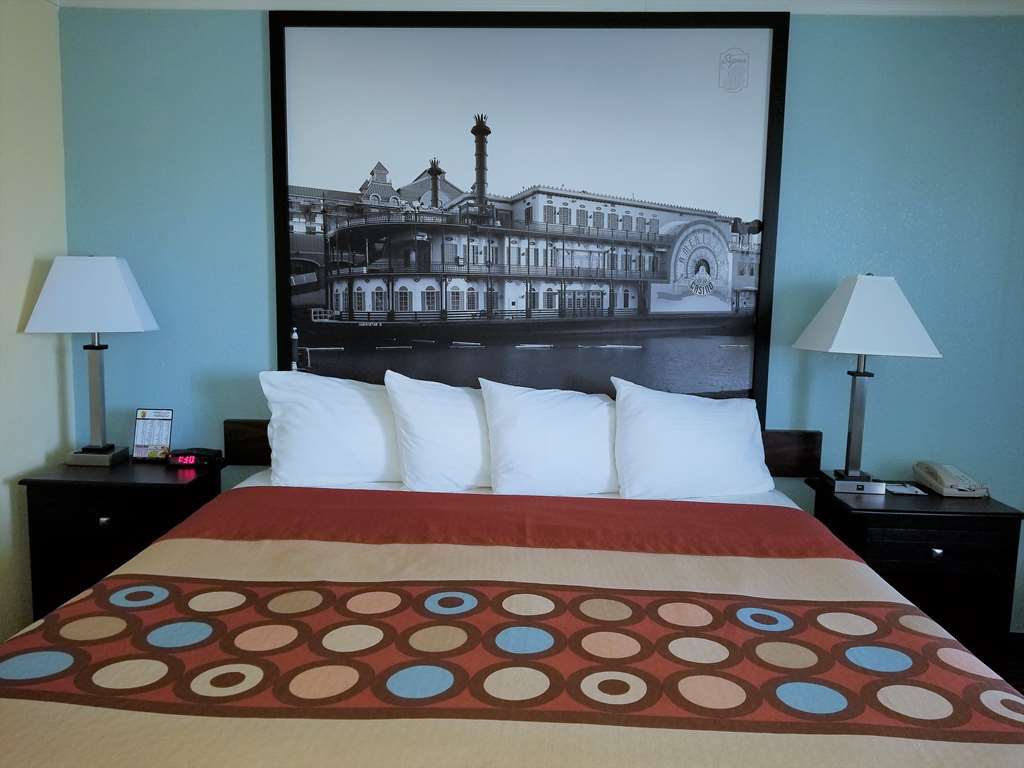 Super 8 By Wyndham Des Moines Hotel Bilik gambar